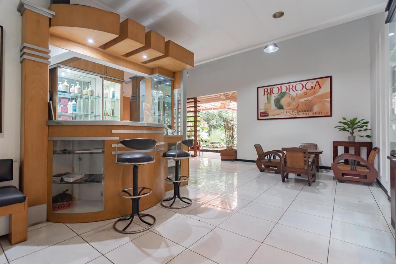Imelda Setrasari Redpartner Hotel Bandung